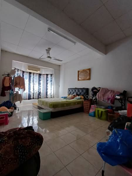 Rumah Teres 2 Tingkat untuk Dijual di Taman Lestari Putra (Seri Kembangan) - Terry Hoh - Bedroom - PropertyGuru.com.my