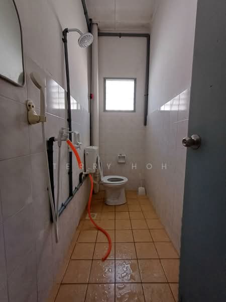 Rumah Teres 2 Tingkat untuk Dijual di Taman Lestari Putra (Seri Kembangan) - Terry Hoh - Bathroom - PropertyGuru.com.my