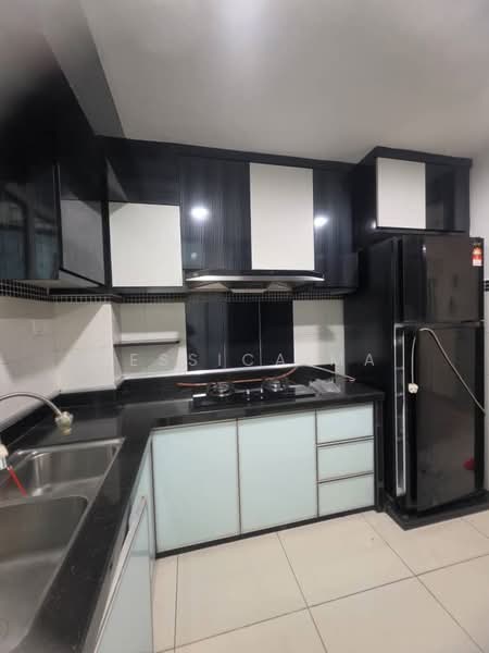 Servis Apartment untuk Disewa di D'Ambience Residences (Pangsapuri Ikatan Flora) - Jessica Ma - Kitchen - PropertyGuru.com.my