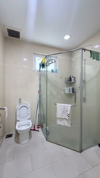 2-storey Terraced House for Sale in Bandar Kinrara Seksyen 1 (Bandar Kinrara) - Ashby Chan - Bathroom - PropertyGuru.com.my