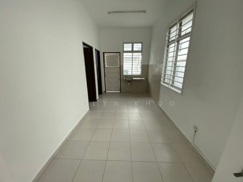 3-storey Terraced House for Sale in Taman Kundang Jaya (Rawang) - Evelyn Khoo - Kitchen - PropertyGuru.com.my