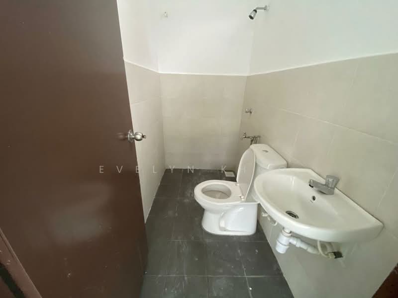 3-storey Terraced House for Sale in Taman Kundang Jaya (Rawang) - Evelyn Khoo - Bathroom - PropertyGuru.com.my