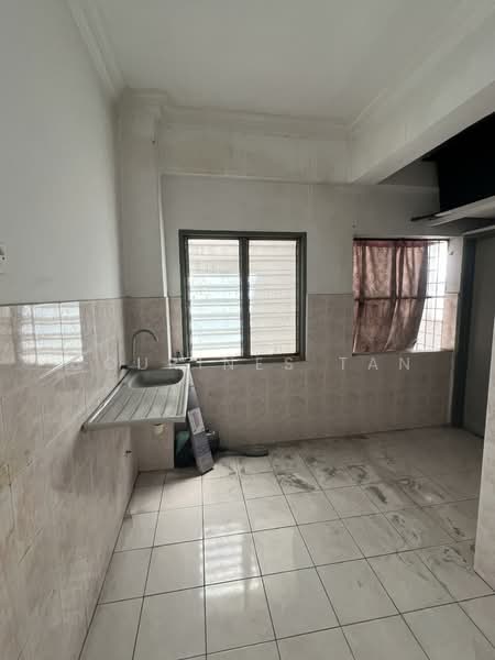 Apartment for Sale at Apartment Mahkota 1 - Courines Tan - Kitchen - PropertyGuru.com.my