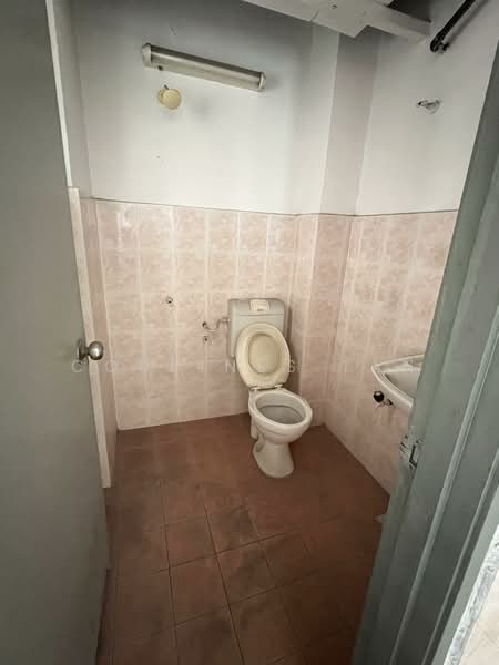 Apartment for Sale at Apartment Mahkota 1 - Courines Tan - Bathroom - PropertyGuru.com.my