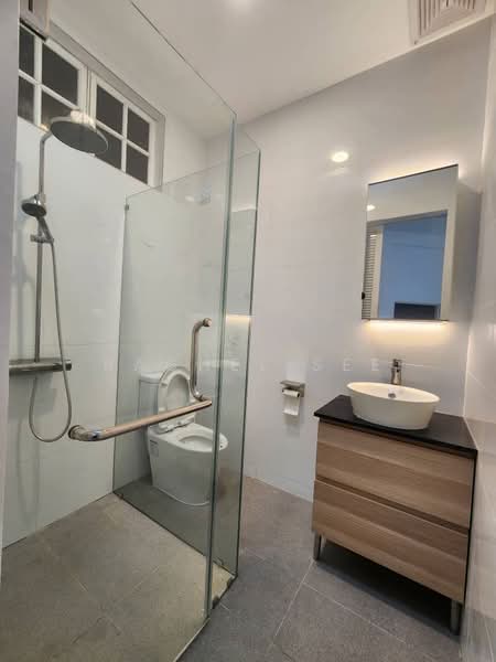 Bungalow for Sale in Leisure Farm (Gelang Patah) - Rachel See - Bathroom - PropertyGuru.com.my