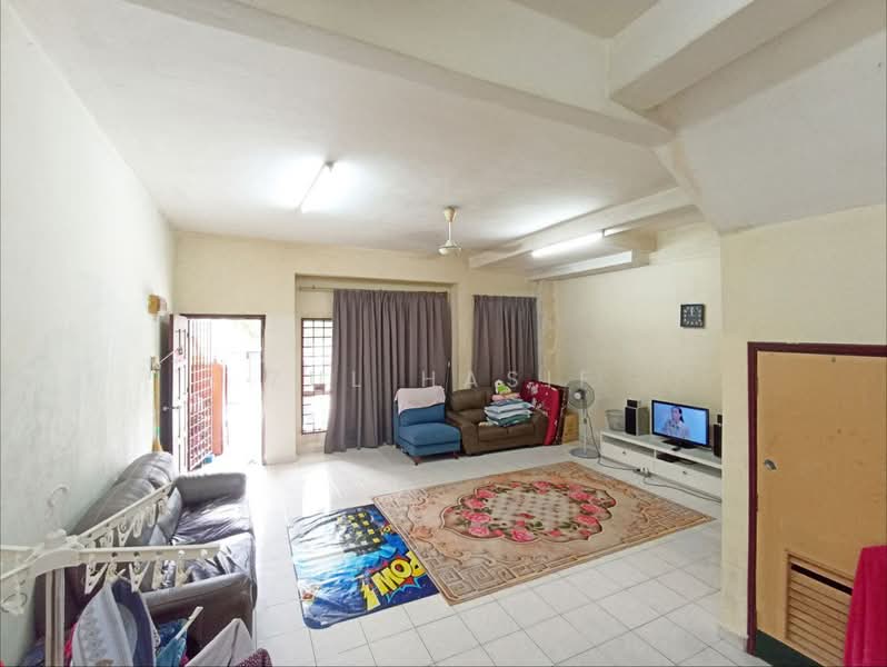 Rumah Teres 2 Tingkat untuk Dijual di Seksyen 23 (Shah Alam) - Zul Hasif - Living Room - PropertyGuru.com.my