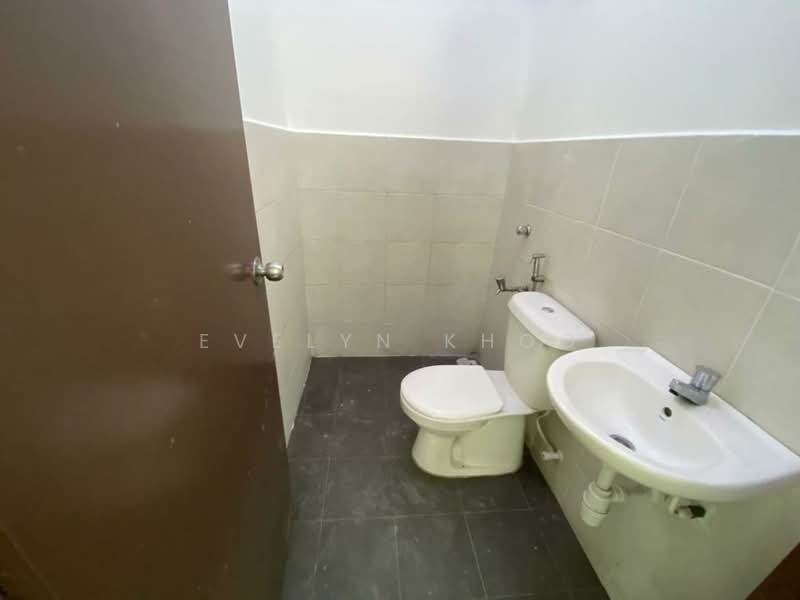Rumah Teres 3 Tingkat untuk Disewa di Taman Kundang Jaya (Rawang) - Evelyn Khoo - Bathroom - PropertyGuru.com.my