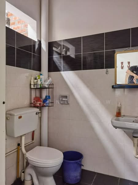 1-storey Terraced House for Sale in Bandar Baru Sri Klebang (Chemor) - Joline YEOW - Bathroom - PropertyGuru.com.my