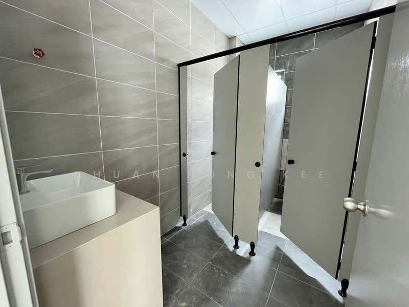 Kilang untuk Disewa di Ulu Tiram (Johor) - Chuan Hong Kee - Bathroom - PropertyGuru.com.my