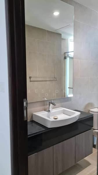 Kondominium untuk Disewa di Gurney Paragon - Alston Loh - Bathroom - PropertyGuru.com.my