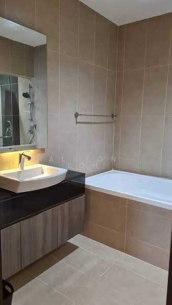 Kondominium untuk Disewa di Gurney Paragon - Alston Loh - Bathroom - PropertyGuru.com.my