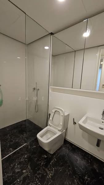 Kediaman Servis untuk Dijual di Arcoris Residences - James Eng - Bathroom - PropertyGuru.com.my