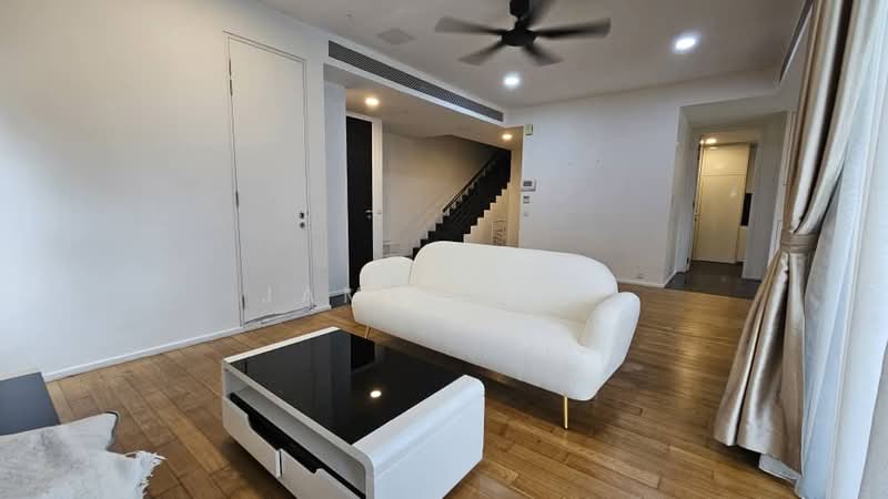 Kediaman Servis untuk Dijual di Arcoris Residences - James Eng - Living Room - PropertyGuru.com.my