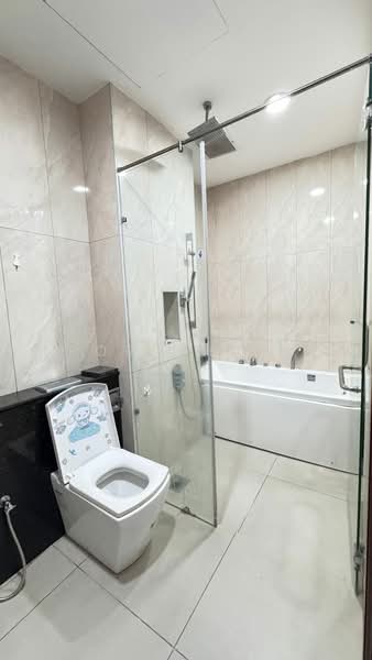 Service Residence for Rent at Paragon Suites @ CIQ - Por Chuin - Bathroom - PropertyGuru.com.my