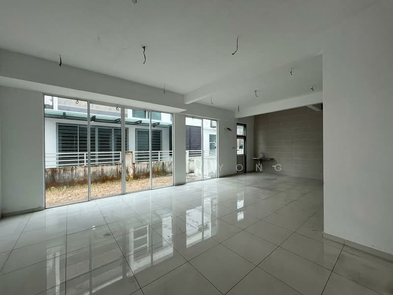 Cluster House for Sale in Taman Mount Austin (Tebrau) - Daniel Yong - Living Room - PropertyGuru.com.my