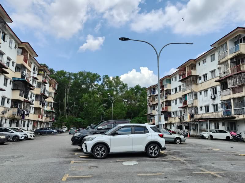 Pangsapuri untuk Dijual di Taman Cheras Awana Apartment - Erik Nyon - Exterior - PropertyGuru.com.my