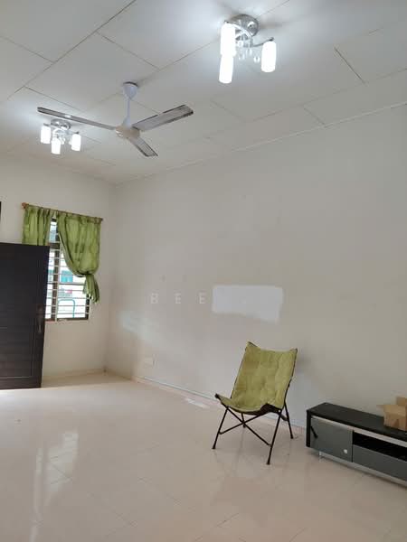 1-storey Terraced House for Rent in Taman Saujana Permai (Bukit Katil) - Bee . - Living Room - PropertyGuru.com.my