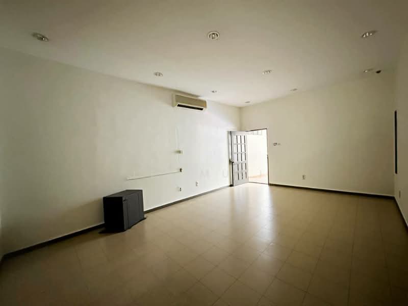 Shop / Office for Sale in Medan Istana (Ipoh) - Lee Muzi - Living Room - PropertyGuru.com.my