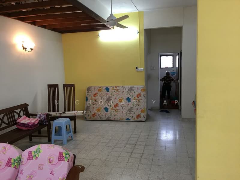 2-storey Terraced House for Sale in Seri Kembangan (Selangor) - Nicholas Yap - Living Room - PropertyGuru.com.my