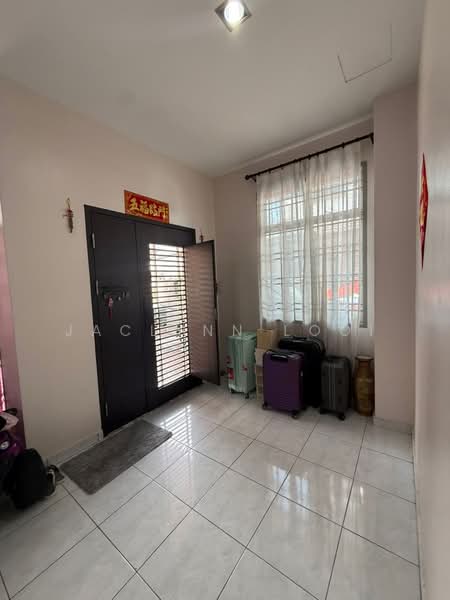 Rumah Berkembar untuk Dijual di Taman Bukit Jaya (Ulu Tiram) - Jaclynn Looi - Entrance - PropertyGuru.com.my