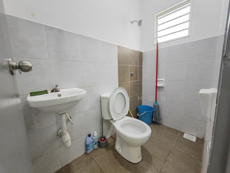 Rumah Teres 2 Tingkat untuk Dijual di Taman Sari Alamanda (Serendah) - Evelyn Khoo - Bathroom - PropertyGuru.com.my