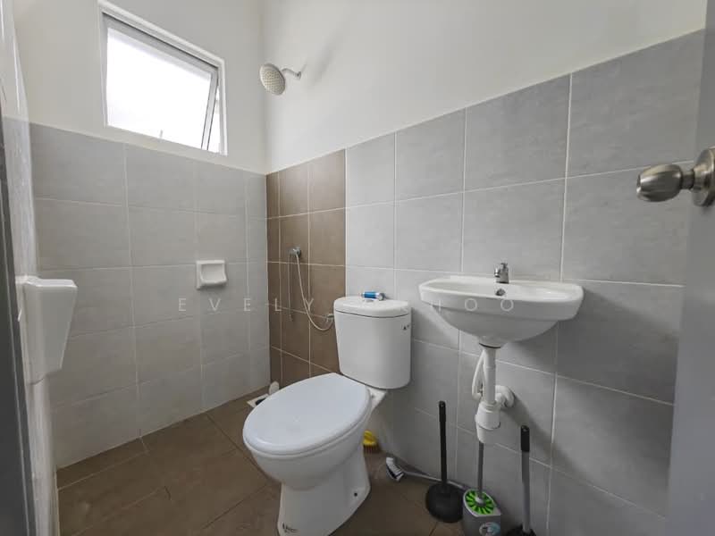 Rumah Teres 2 Tingkat untuk Dijual di Taman Sari Alamanda (Serendah) - Evelyn Khoo - Bathroom - PropertyGuru.com.my
