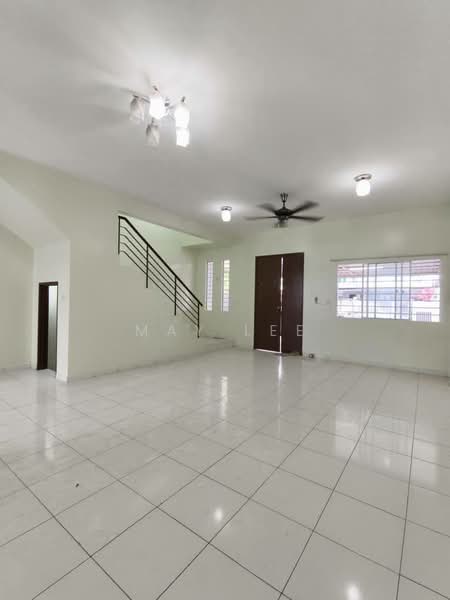 Rumah Teres 2 Tingkat untuk Dijual di Taman Setia Indah (Tebrau) - May Lee - Living Room - PropertyGuru.com.my