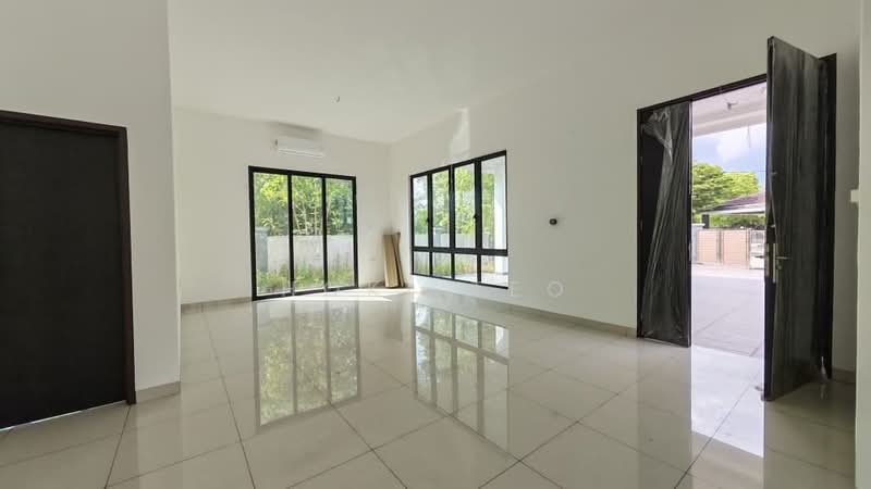 Rumah Banglo untuk Dijual di Taman Megah (Batu Pahat) - Hoki Teo - Living Room - PropertyGuru.com.my