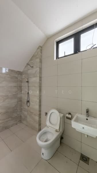 Rumah Banglo untuk Dijual di Taman Megah (Batu Pahat) - Hoki Teo - Bathroom - PropertyGuru.com.my