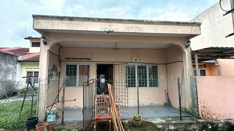 1-storey Terraced House for Sale in Kampung Kanchong Darat (Banting) - Haziq Bohari - Exterior - PropertyGuru.com.my