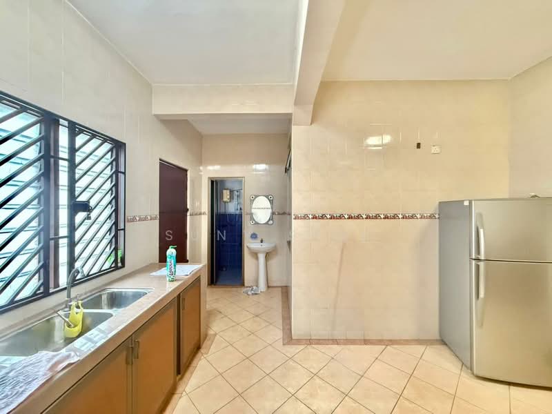Rumah Teres 2 Tingkat untuk Dijual di Taman Ungku Tun Aminah (Skudai) - Suny Sior - Kitchen - PropertyGuru.com.my