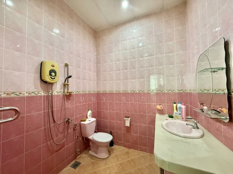 Rumah Teres 2 Tingkat untuk Dijual di Taman Ungku Tun Aminah (Skudai) - Suny Sior - Bathroom - PropertyGuru.com.my