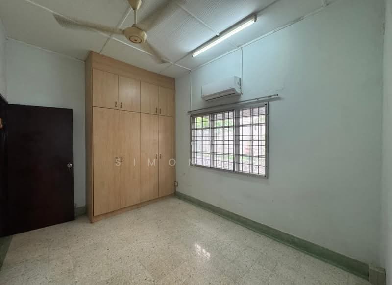 Rumah Banglo untuk Dijual di Seksyen 12 (Petaling Jaya) - Simon Tan - Bedroom - PropertyGuru.com.my
