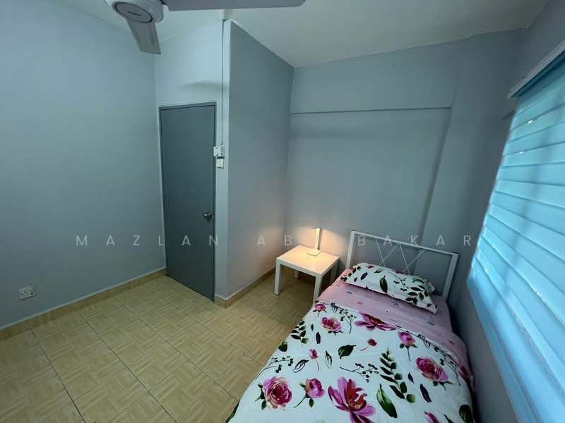 Rumah Flat untuk Dijual di Flat Taman Bukit Angkasa - Mazlan Abu Bakar - Bedroom - PropertyGuru.com.my