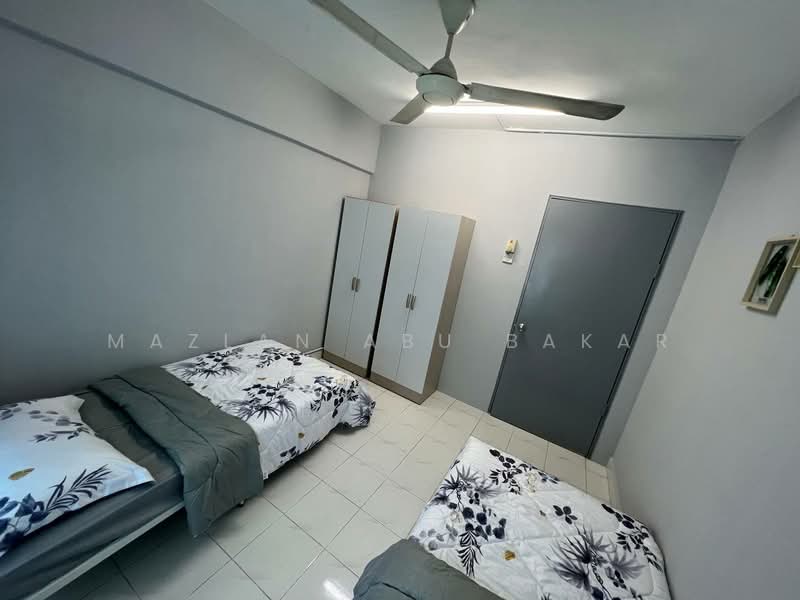Rumah Flat untuk Dijual di Flat Taman Bukit Angkasa - Mazlan Abu Bakar - Bedroom - PropertyGuru.com.my