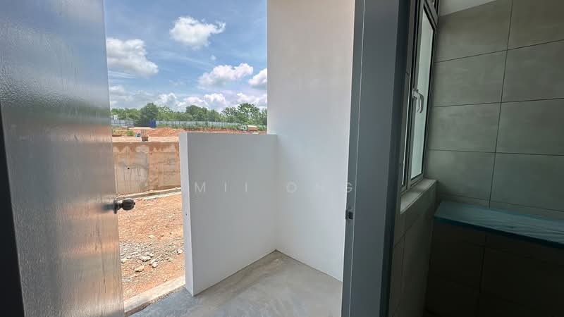 2-storey Terraced House for Sale in Taman Cheng Setia (Cheng) - Mii Ong - Yard - PropertyGuru.com.my