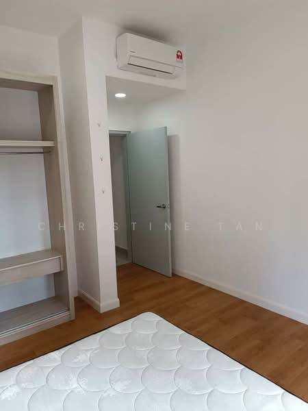 Servis Apartment untuk Dijual di Utropolis Suites 1 - Christine Tan - Bedroom - PropertyGuru.com.my