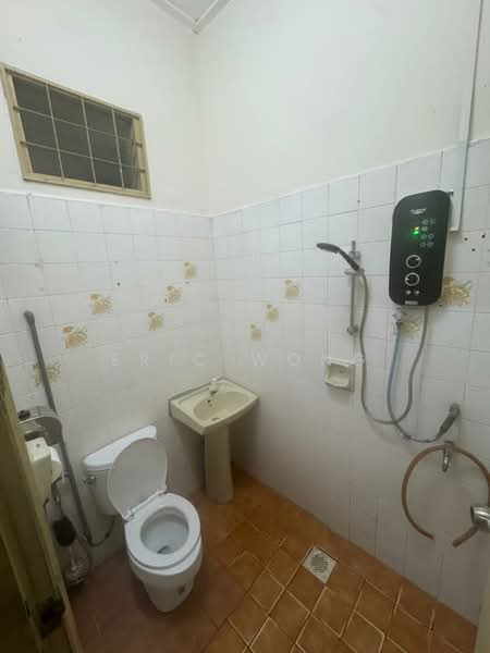 Rumah Teres 1 Tingkat untuk Disewa di Taman Daya (Johor Bahru) - Eric Wong - Bathroom - PropertyGuru.com.my