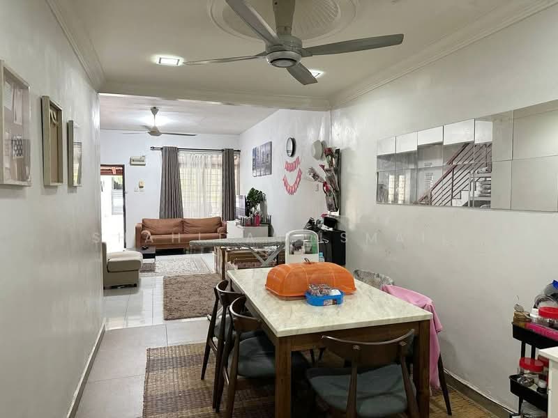 2-storey Terraced House for Sale in Semenyih (Selangor) - Shahidan Ismail - Living Room - PropertyGuru.com.my