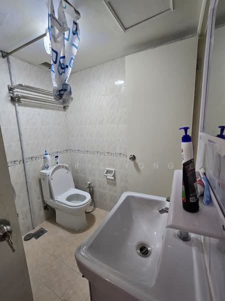 Condominium for Rent at Vista Damai - Chris Yong - Bathroom - PropertyGuru.com.my