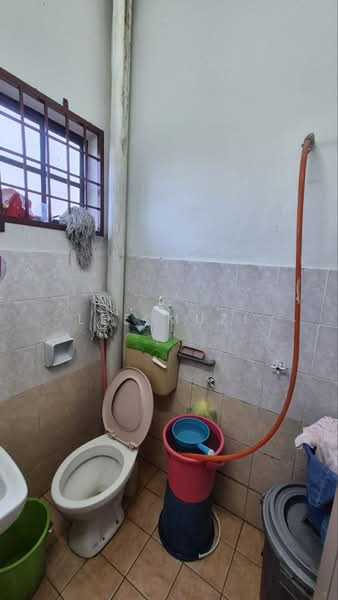 1-storey Terraced House for Sale in Menglembu (Perak) - Lee Muzi - Bathroom - PropertyGuru.com.my