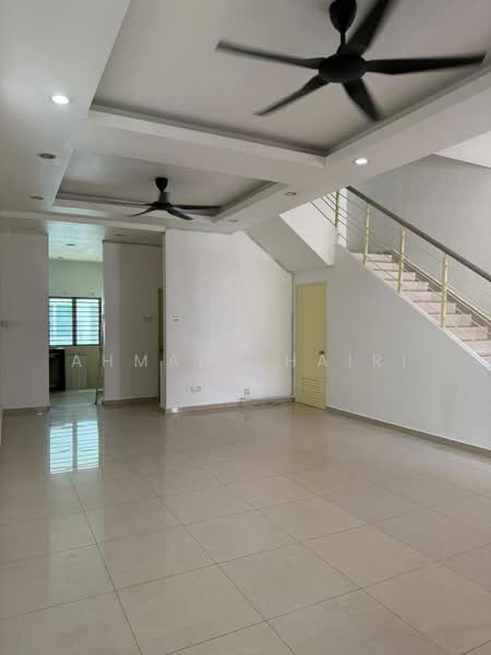 3-storey Terraced House for Rent in Gombak (Selangor) - Ahmad Khairi - Living Room - PropertyGuru.com.my