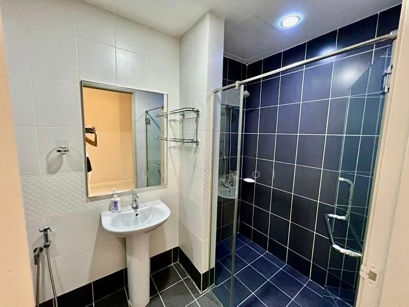 Condominium for Sale at 10 Island Resort - Quvee Ooi - Bathroom - PropertyGuru.com.my