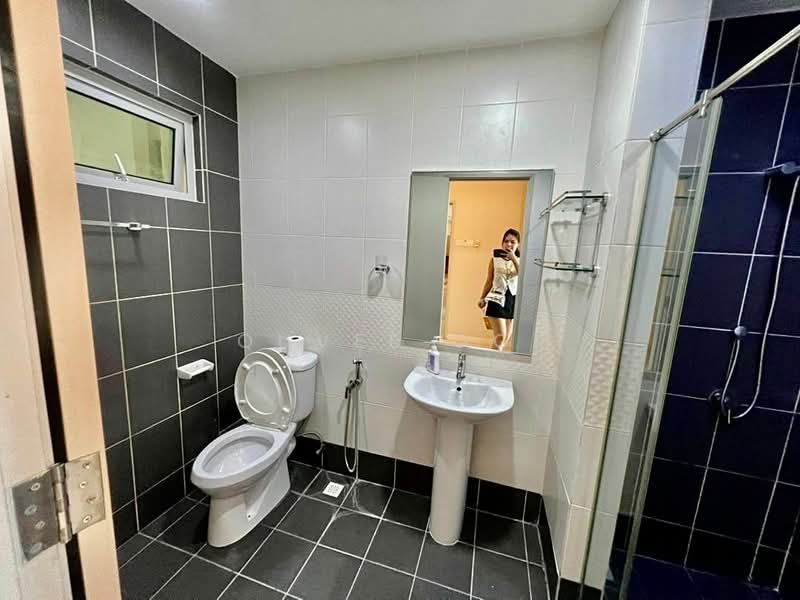 Condominium for Sale at 10 Island Resort - Quvee Ooi - Bathroom - PropertyGuru.com.my