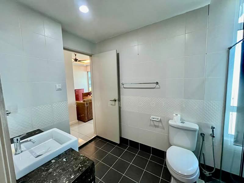 Condominium for Sale at 10 Island Resort - Quvee Ooi - Bathroom - PropertyGuru.com.my