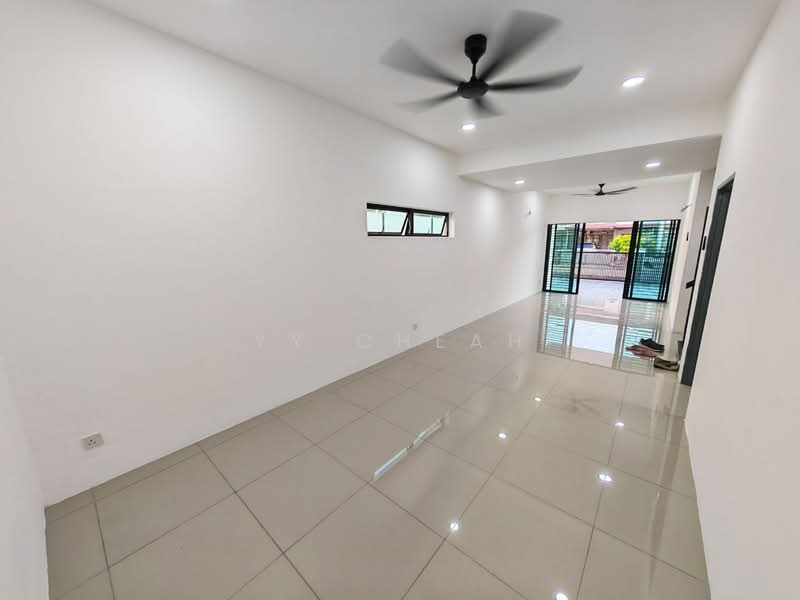 Rumah Teres 2 Tingkat untuk Dijual di Taman Shatin (Ipoh) - YY Cheah - Living Room - PropertyGuru.com.my