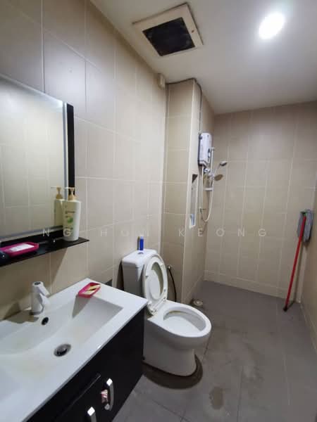Kedai / Pejabat untuk Dijual di Puchong (Selangor) - Ng Hon Keong - Bathroom - PropertyGuru.com.my