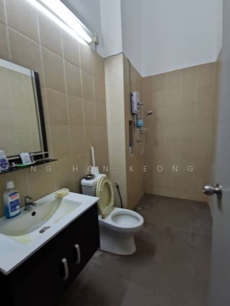 Kedai / Pejabat untuk Dijual di Puchong (Selangor) - Ng Hon Keong - Bathroom - PropertyGuru.com.my