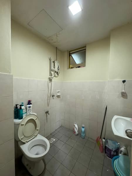 Service Residence for Sale at Fortune Avenue - Frankie Sing - Bathroom - PropertyGuru.com.my