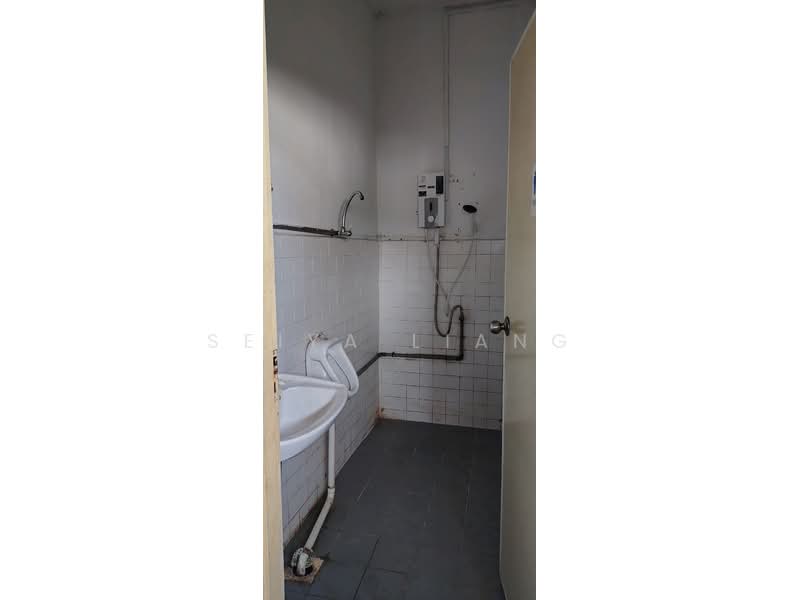 Kedai / Pejabat untuk Disewa di Johor Bahru (Johor) - Seiya Liang - Bathroom - PropertyGuru.com.my